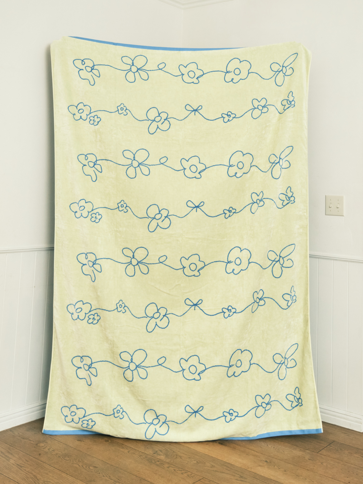 BED THROW BLANKET 011 ”doodle flowers"